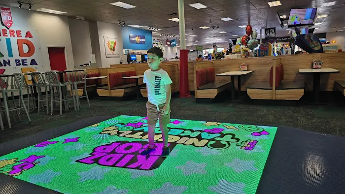 Chuck E. Cheese Picture 4