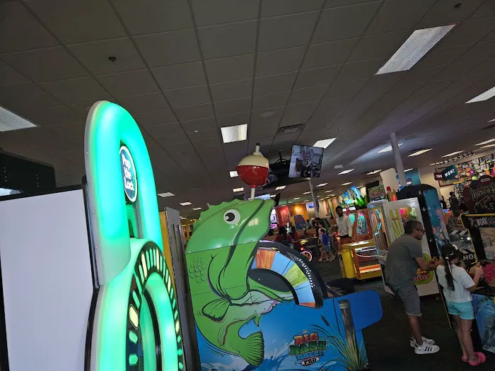 Chuck E. Cheese Picture 2