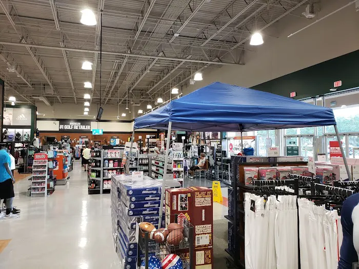 DICK'S Sporting Goods Picture 3