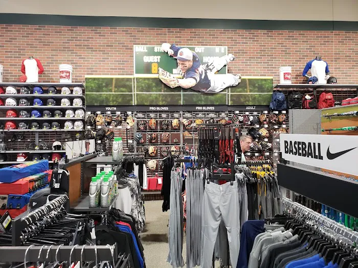 DICK'S Sporting Goods Picture 1