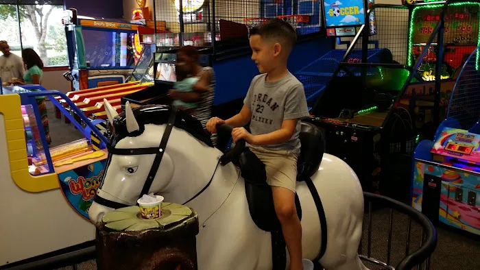Chuck E. Cheese Picture 5