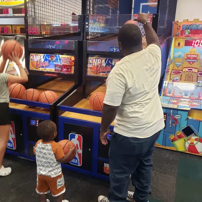 Chuck E. Cheese Picture 6
