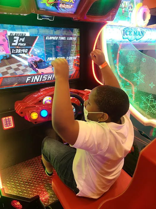 Arcade Zone Fun Park Picture 2