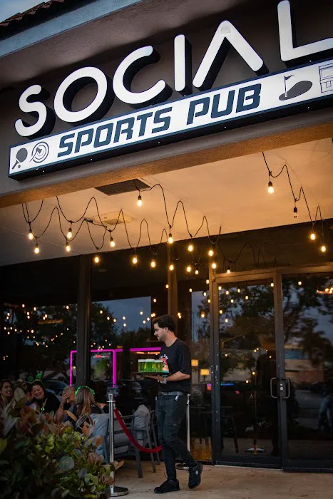 Off The Wall Social-Davie Picture 5