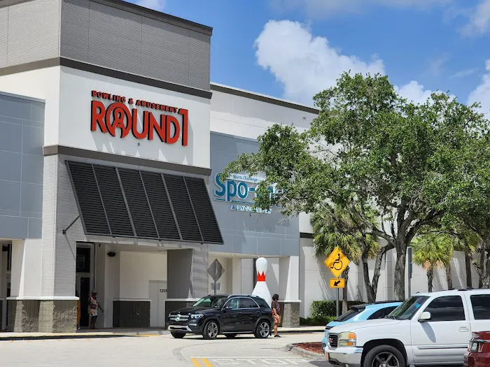 Round1 Bowling & Arcade Pembroke Lakes Mall Picture 5