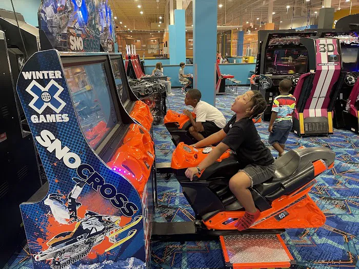 Round1 Bowling & Arcade Pembroke Lakes Mall Picture 10