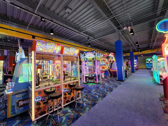 Round1 Bowling & Arcade Pembroke Lakes Mall Picture 2