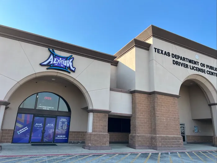 Altitude Trampoline Park Spring-Klein Picture 1