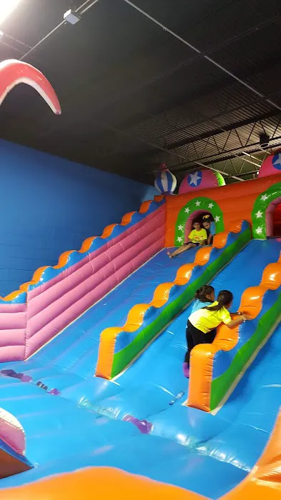 Jumping World Picture 8