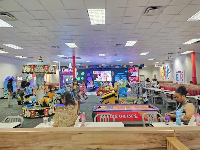 Chuck E. Cheese Picture 5