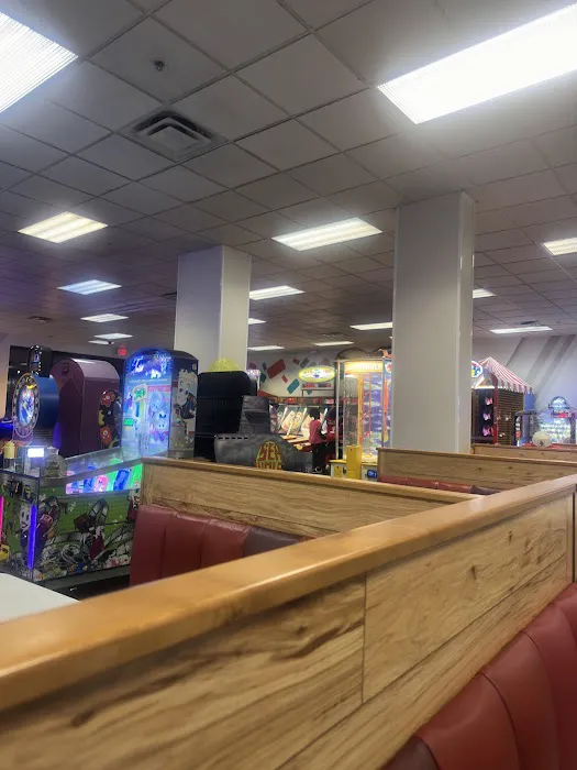 Chuck E. Cheese Picture 4