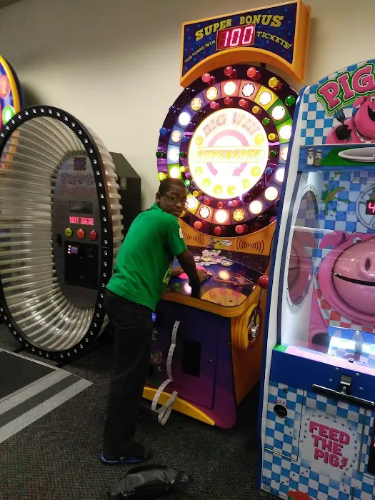 Chuck E. Cheese Picture 10