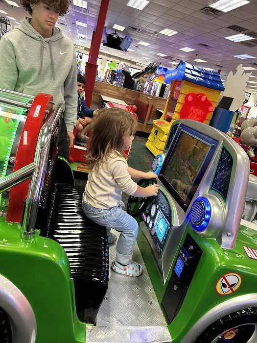 Chuck E. Cheese Picture 8