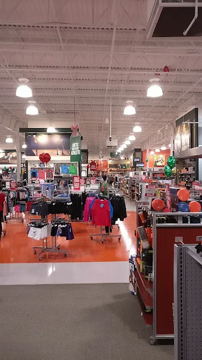 DICK'S Sporting Goods Picture 3