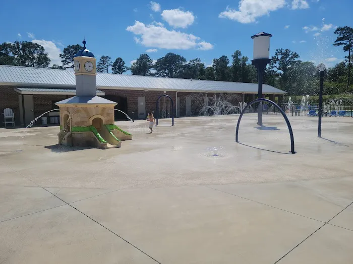 Melrose Park Playground & Splashpad Picture 9
