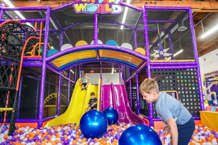 Fun Play World Kids Indoor Playground Picture 2