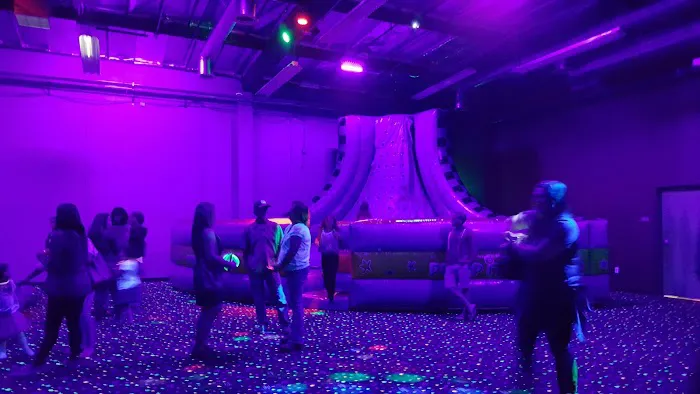 Pump It Up Van Nuys Kids Birthdays and More Picture 4