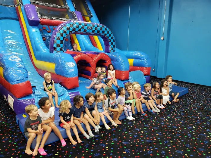 Pump It Up Van Nuys Kids Birthdays and More Picture 2
