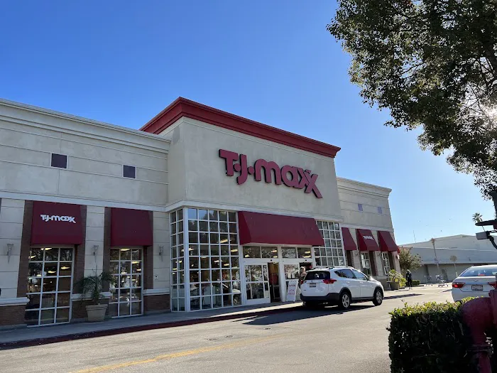 Buena park mall Portillo's Picture 4