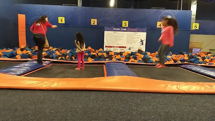 Sky Zone Trampoline Park Picture 4