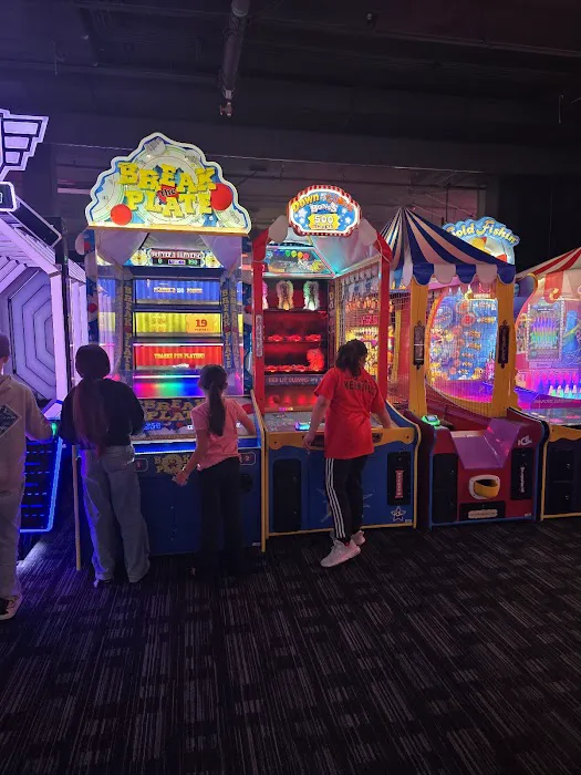 Dave & Buster's Thousand Oaks Picture 4