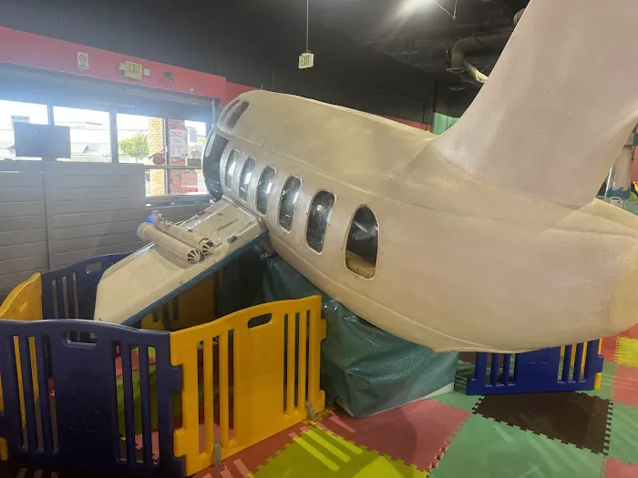 We Play Loud Kids Indoor Playground Picture 8