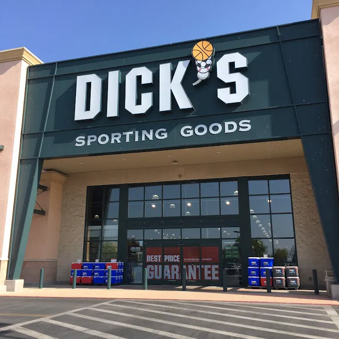 DICK'S Sporting Goods Picture 3