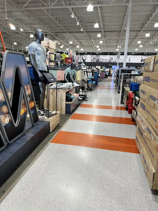 DICK'S Sporting Goods Picture 1