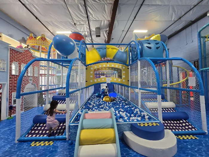Aerozone Trampoline Park & Kids Town Picture 8