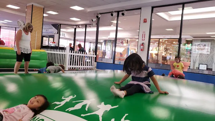 THE PLAYGROUND Picture 10