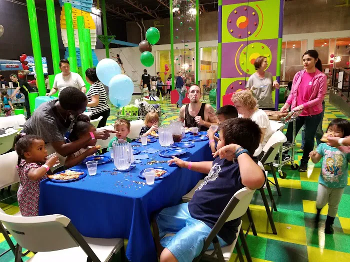 Jump Around Now Trampoline & Adventure Park Picture 8