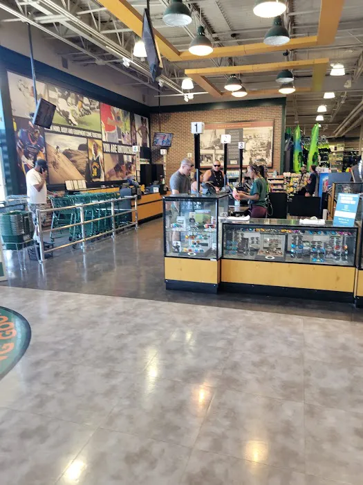 DICK'S Sporting Goods Picture 3