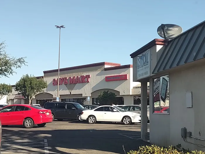Ashlan Park Shopping Center Picture 4