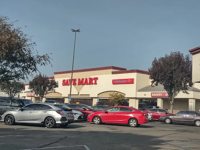 Ashlan Park Shopping Center Picture 2