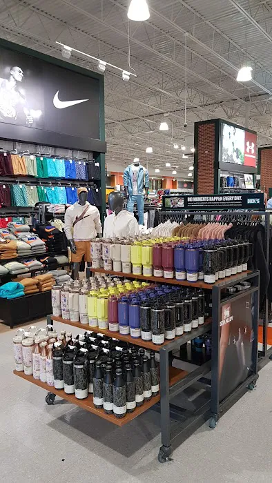DICK'S Sporting Goods Picture 7
