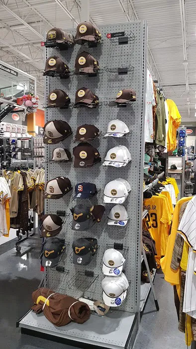 DICK'S Sporting Goods Picture 4