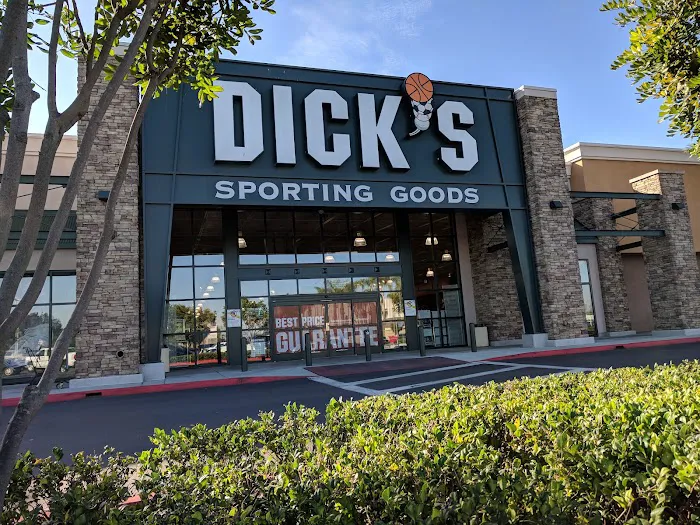 DICK'S Sporting Goods Picture 1
