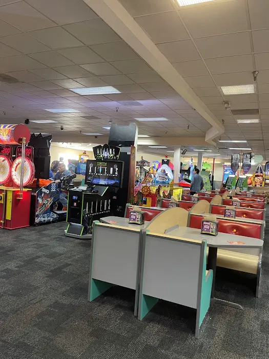 Chuck E. Cheese Picture 5