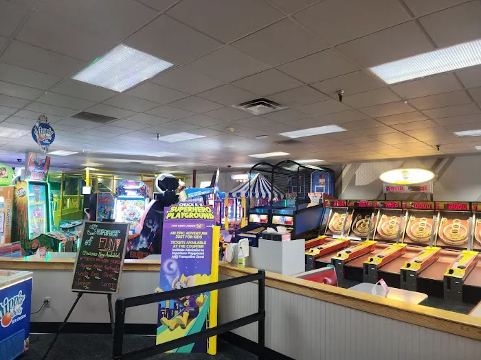 Chuck E. Cheese Picture 10