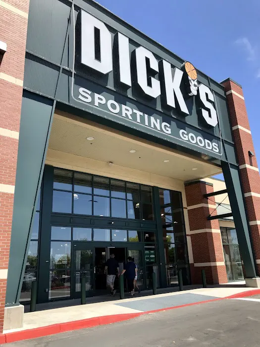 DICK'S Sporting Goods Picture 3