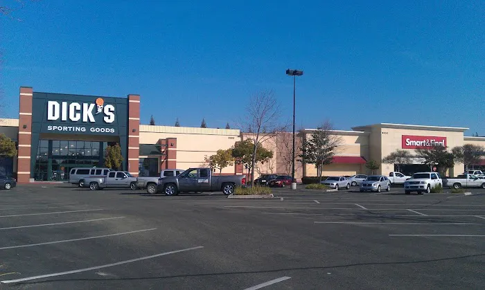 DICK'S Sporting Goods Picture 7
