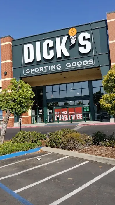 DICK'S Sporting Goods Picture 2