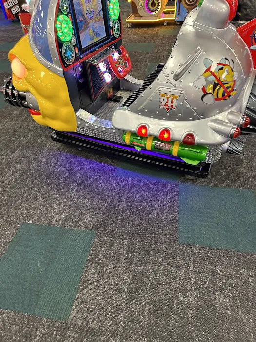Chuck E. Cheese Picture 3