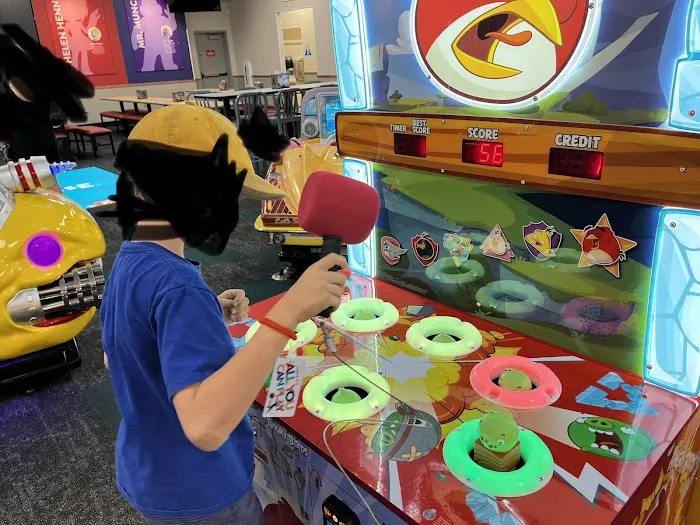 Chuck E. Cheese Picture 1