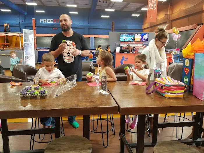 Sky Zone Trampoline Park Picture 5