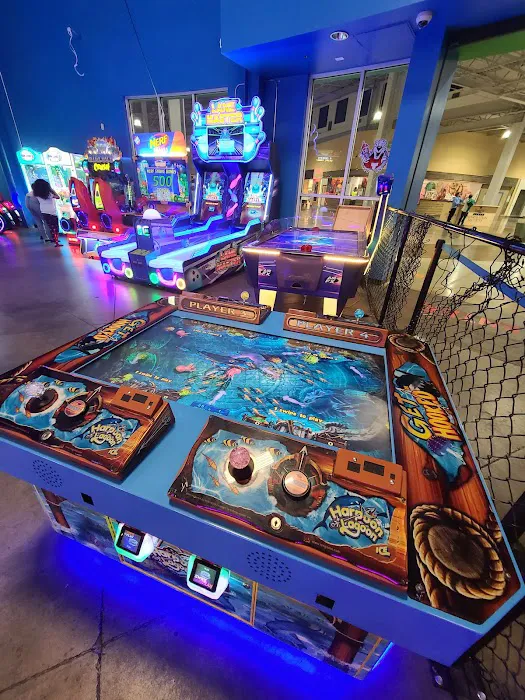 Rebounderz Sacramento - Indoor Trampoline and Adventure Park Picture 2