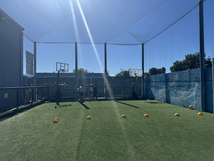 SportsHouse Picture 2