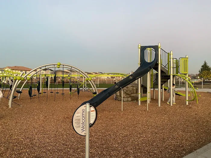Airfield Park Picture 8
