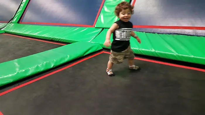 Rebounderz Rohnert Park - Indoor Trampoline and Adventure Park Picture 9
