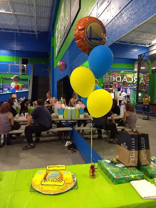 Rebounderz Rohnert Park - Indoor Trampoline and Adventure Park Picture 10